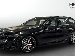 Svart (black) Begagnad 2025 BMW 530e M Sport Kombi | 698 700 kr (Marknadspris)
