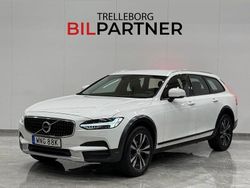 Vit Begagnad 2019 Volvo V90 CC Momentum Kombi | 234 900 kr (Marknadspris)