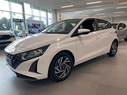 Vit Ny 2024 Hyundai i20 Essential Halvkombi | 226 500 kr (Marknadspris)