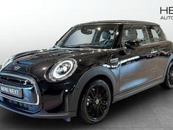 Svart (black) Begagnad 2023 Mini Cooper SE Halvkombi | 248 700 kr (Marknadspris)