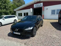 Svart Begagnad 2021 Volvo V60 R-Design Kombi | 359 000 kr (Marknadspris)