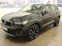 Svart Begagnad 2018 Volvo XC40 Momentum SUV | 294 000 kr (Marknadspris)