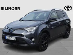 Mörkgrå Begagnad 2017 Toyota RAV4 Hybrid Edition SUV | 229 900 kr (Lite dyr)