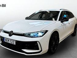 Pure white Begagnad 2025 VW Passat R-line Kombi | 449 900 kr
