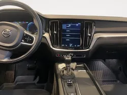 Svart Begagnad 2020 Volvo V60 Momentum Kombi | 284 000 kr (Bra pris)