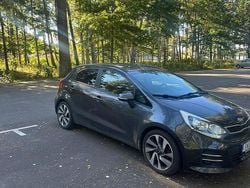 Grå Begagnad 2015 Kia Rio Halvkombi | 55 000 kr (Marknadspris)