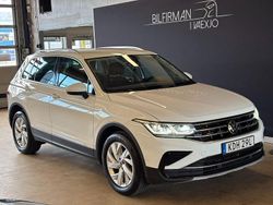 Vit (vit med klarlack ) Begagnad 2022 VW Tiguan SUV | 279 000 kr (Marknadspris)