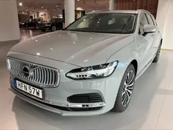 Grå Ny 2024 Volvo V90 Core Kombi | 534 900 kr (Marknadspris)