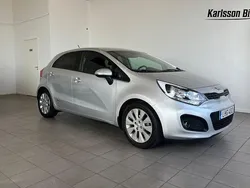 Grå Begagnad 2014 Kia Rio Halvkombi | 103 900 kr (Marknadspris)