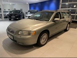 Ljus grön Begagnad 2007 Volvo V70 Momentum Kombi | 49 000 kr (Marknadspris)