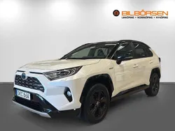 Vit Begagnad 2020 Toyota RAV4 Hybrid Style SUV | 349 900 kr (Marknadspris)