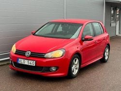 Röd Begagnad 2012 VW Golf VII Halvkombi | 39 900 kr (Marknadspris)