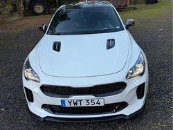 Vit Begagnad 2018 Kia Stinger Halvkombi | 330 000 kr (Marknadspris)