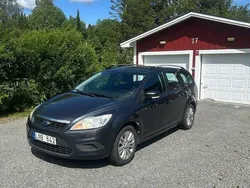 Grå Begagnad 2010 Ford Focus Trend Kombi | 25 000 kr (Marknadspris)
