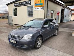 Grå Begagnad 2003 Toyota Avensis Kombi | 11 900 kr (Bra pris)