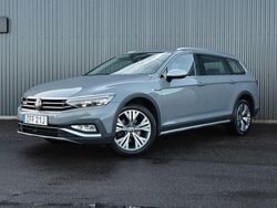 Grå Begagnad 2022 VW Passat Alltrack Kombi | 299 900 kr (Marknadspris)