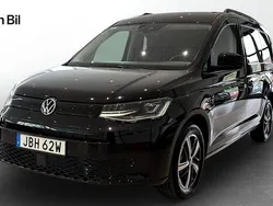 Svart (deep black pärleffekt) Ny 2025 VW Caddy Maxi Minibuss | 481 625 kr (Lite dyr)