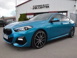 Blå (blå met) Begagnad 2020 BMW 218 M Sport Sportkupé | 279 990 kr (Marknadspris)