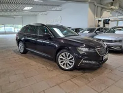 Svart Begagnad 2022 Skoda Superb Business Line Kombi | 318 500 kr (Bra pris)