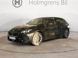 Svart (safirsvart metallic) Begagnad 2025 BMW 120 Coupé M Sport Sportkupé | 449 800 kr
