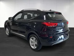 Svart (black) Begagnad 2022 MG ZS Luxury Sedan | 249 900 kr (Superpris)