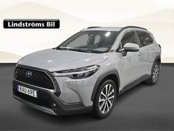 Grå Begagnad 2023 Toyota Corolla Cross Style SUV | 359 900 kr (Marknadspris)