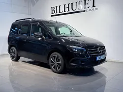 Svart Begagnad 2022 Mercedes T180 Avantgarde Minibuss | 259 900 kr