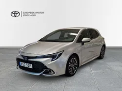 Silver Ny 2025 Toyota Corolla Style Halvkombi | 348 900 kr (Marknadspris)
