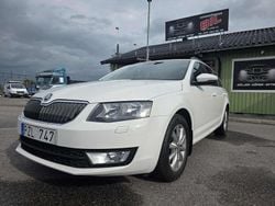 Vit Begagnad 2013 Skoda Octavia Ambition Kombi | 94 900 kr (Marknadspris)