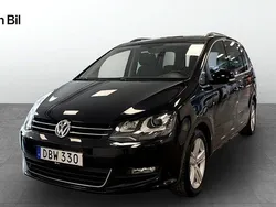Svart (deep black pearl) Begagnad 2017 VW Sharan Comfortline Minibuss | 249 900 kr (Marknadspris)