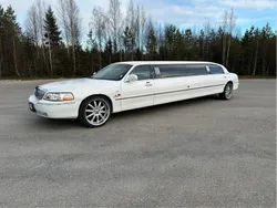 Vit Begagnad 2004 Lincoln Town Car Sedan | 135 000 kr