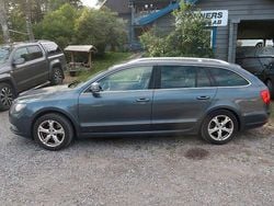 Grå Begagnad 2014 Skoda Superb Ambition Kombi | 92 500 kr