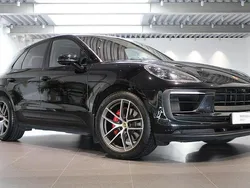 Svart (jet black metallic) Begagnad 2022 Porsche Macan S SUV | 675 000 kr (Bra pris)