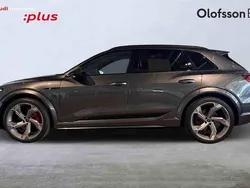 Grå Begagnad 2023 Audi SQ8 e-tron S-Line SUV | 799 000 kr