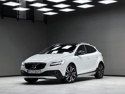 Vit Begagnad 2017 Volvo V40 Halvkombi | 249 900 kr