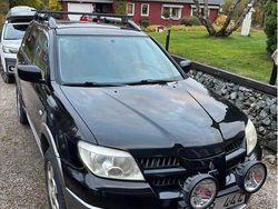 Svart Begagnad 2005 Mitsubishi Outlander SUV | 5 000 kr