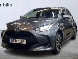 Mörkgrå (grå) Begagnad 2023 Toyota Yaris Hybrid Active Halvkombi | 229 900 kr (Marknadspris)
