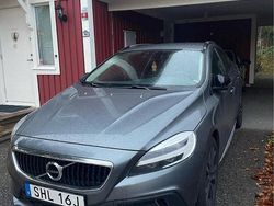 Grå Begagnad 2019 Volvo V40 CC Summum Kombi | 184 000 kr (Marknadspris)