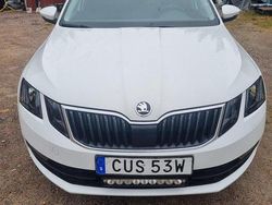 Vit Begagnad 2020 Skoda Octavia G-TEC Ambition Kombi | 79 500 kr (Marknadspris)