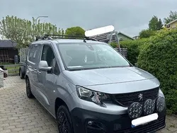 Grå Begagnad 2019 Peugeot Partner Minibuss | 130 000 kr (Marknadspris)