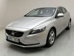 Ljusgrå Begagnad 2013 Volvo V40 Momentum Kombi | 106 000 kr (Marknadspris)