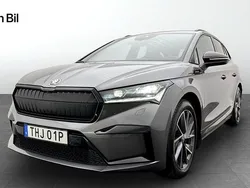 Grå Begagnad 2023 Skoda Enyaq iV SportLine SUV | 469 900 kr (Marknadspris)