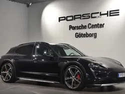 Svart (black) Begagnad 2022 Porsche Taycan 4S Cross Turismo Sedan | 899 000 kr (Marknadspris)