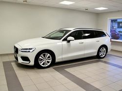 Vit Begagnad 2019 Volvo V60 Momentum Kombi | 239 900 kr (Marknadspris)