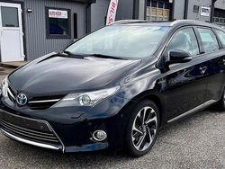 Svart Begagnad 2015 Toyota Auris Touring Sports Executive Kombi | 129 000 kr (Marknadspris)