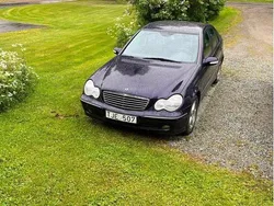 Blå Begagnad 2003 Mercedes C240 Avantgarde Sedan | 20 000 kr (Superpris)