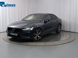 Mörkblå Begagnad 2022 Volvo S60 Plus Sedan | 389 900 kr (Marknadspris)