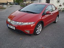 Röd Begagnad 2008 Honda Civic Halvkombi | 26 500 kr (Marknadspris)