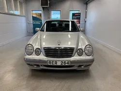 Ljusgrå (grå) Begagnad 2000 Mercedes E200 Elegance Sedan | 44 900 kr