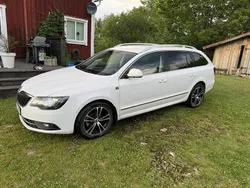 Vit Begagnad 2014 Skoda Superb Elegance Kombi | 80 000 kr (Marknadspris)